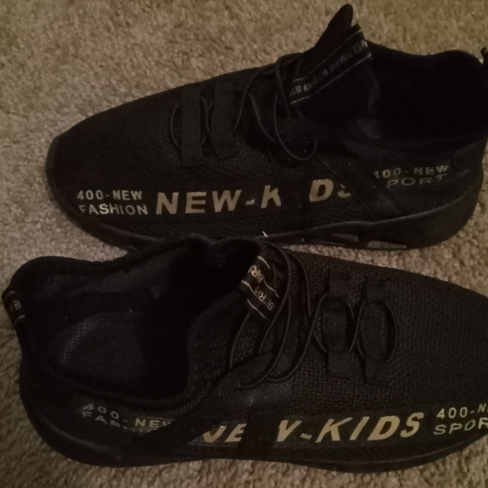 Kids size 4 shoes